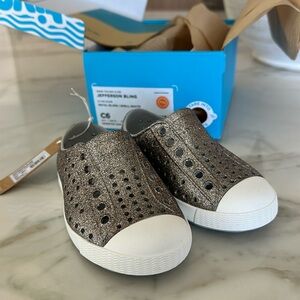NWT in box Native kids Jefferson bling size c6